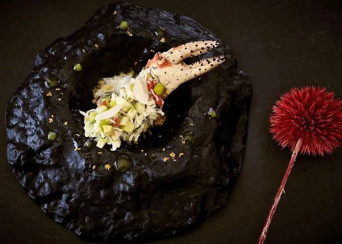 Kouros & Hotel Mykonos Town