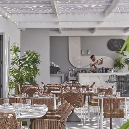 أجنحة وفندق كوروس 5*