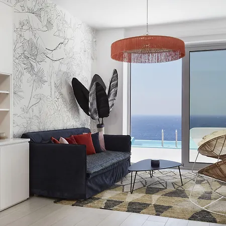 أجنحة وفندق كوروس