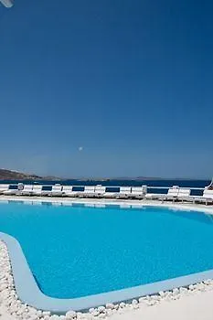 Kouros & Otel