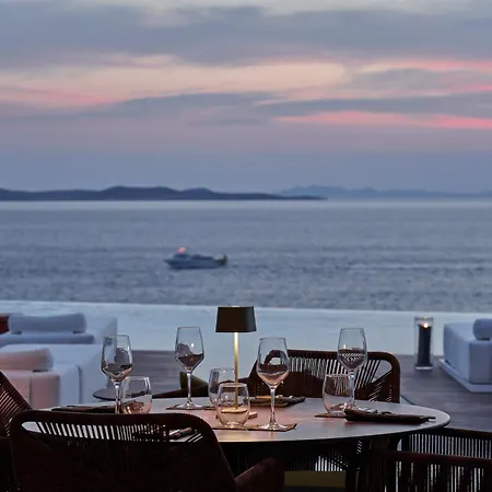 Kouros & Hotel Mykonos Town